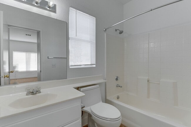 Building Photo - Exceptional 2 Bedroom in Desirable Location & Stunning Amenities