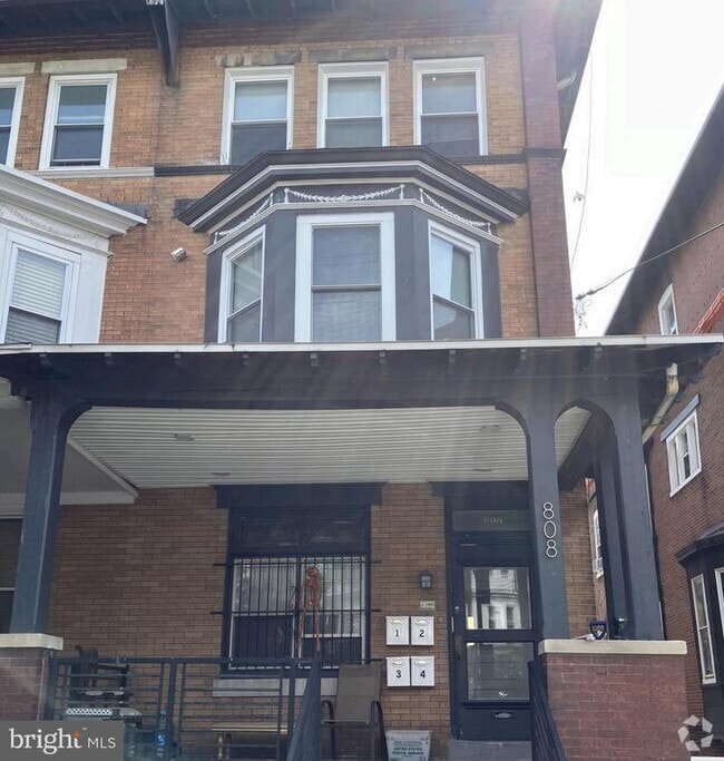 Building Photo - 808 S 49th St