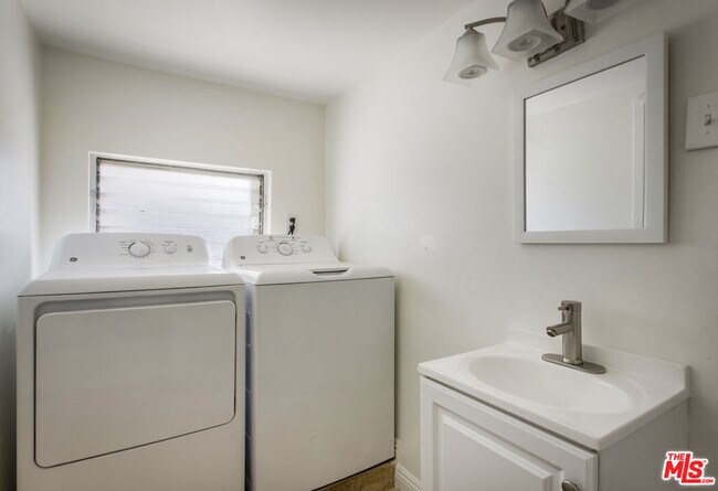 Building Photo - 2723 Ballard St