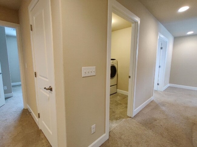 Building Photo - Beautiful Tumwater Home - 4 BD+DEN+BONUS RM