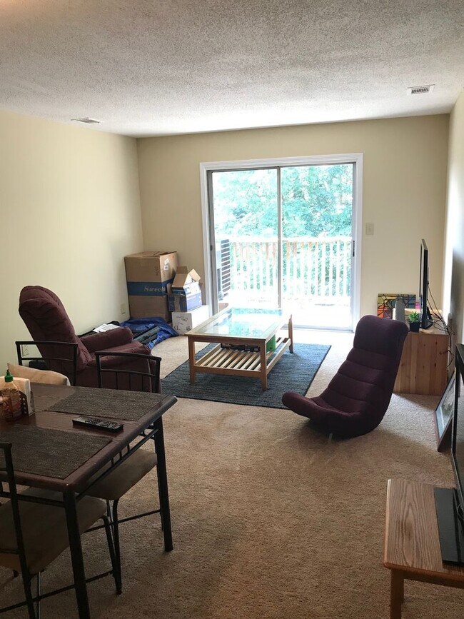 Building Photo - 4 BR/2 BA Apartment in Heart of Athens