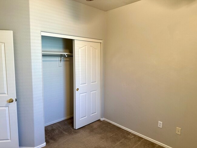 Building Photo - Completely adorable Gardens Community in G...