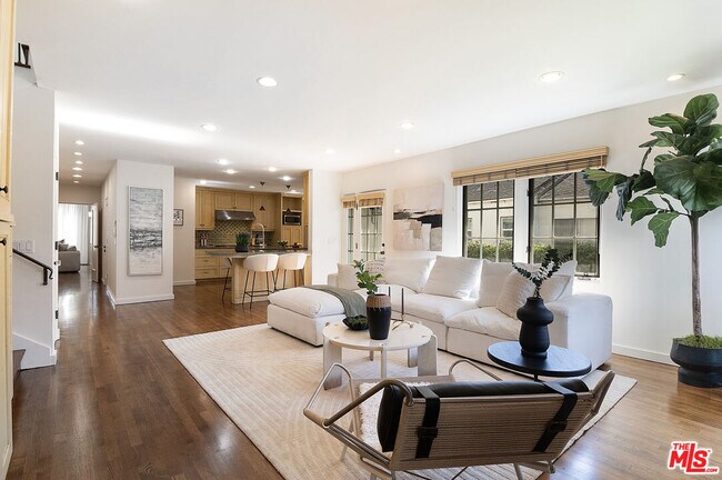 Building Photo - 131 S Martel Ave