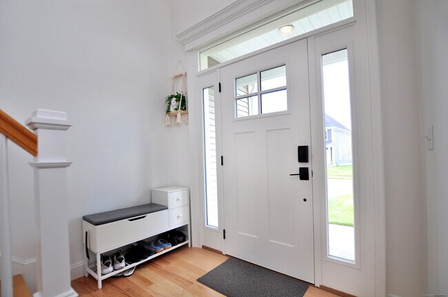 Building Photo - 5 Oakwood Cir