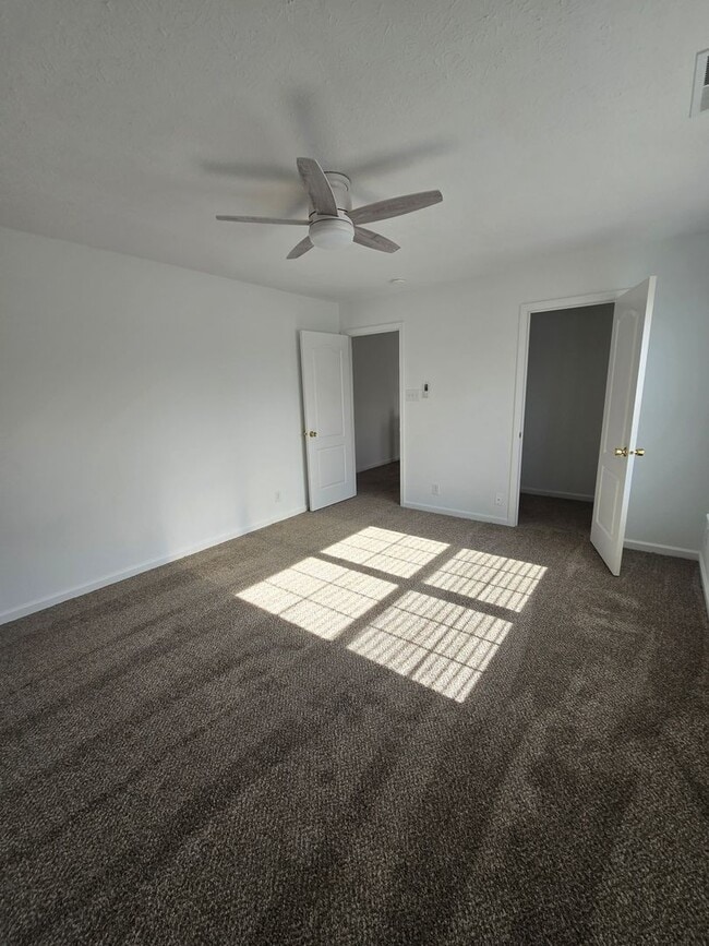 Building Photo - Newly Updated Four Bedroom Home located ne...