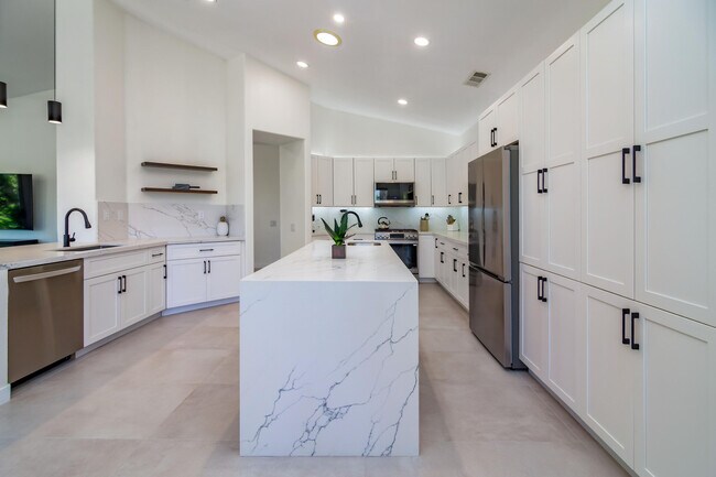 Building Photo - 67568 S Laguna Dr