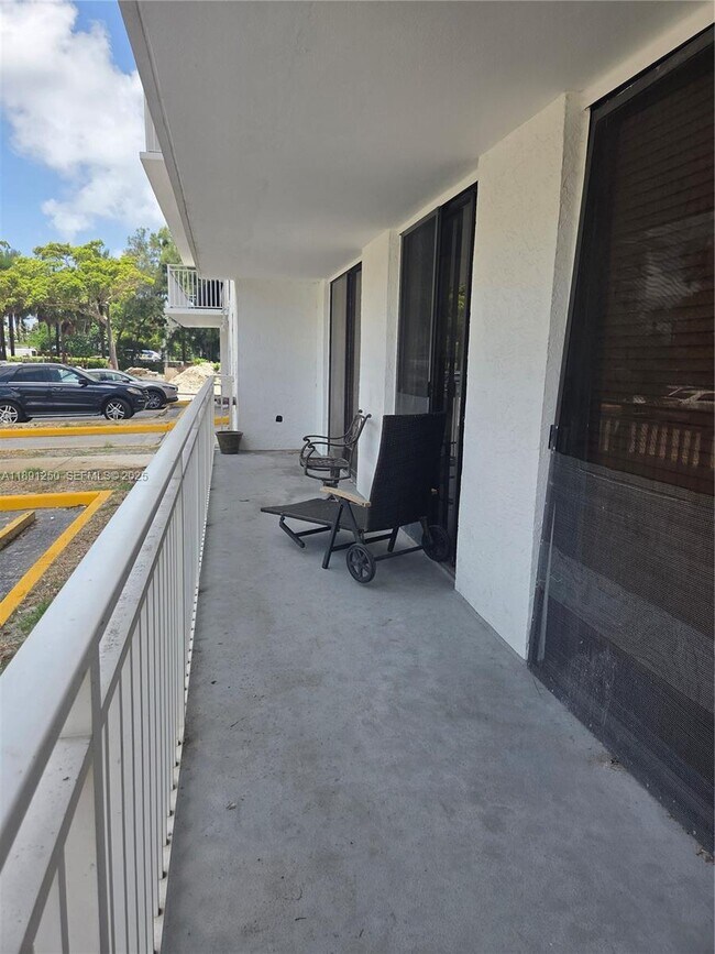 Building Photo - 210 174th St