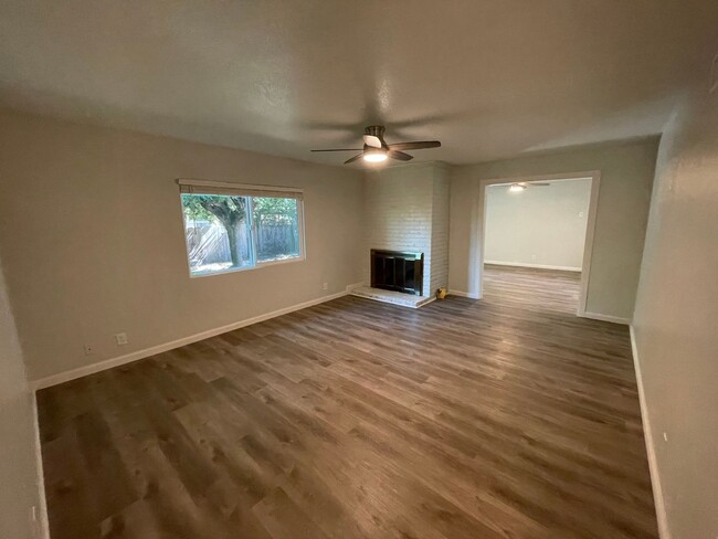 Building Photo - Recently updated 3 bedroom single story!