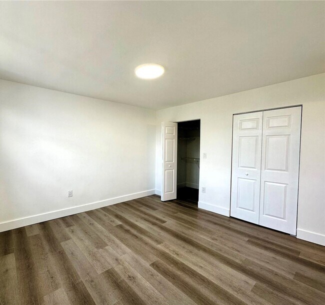Building Photo - 3561 SW 117th Ave