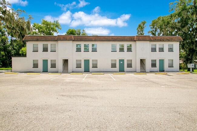 Interior Photo - The Garden Apartments | 1 & 2 Bedroom Apar...