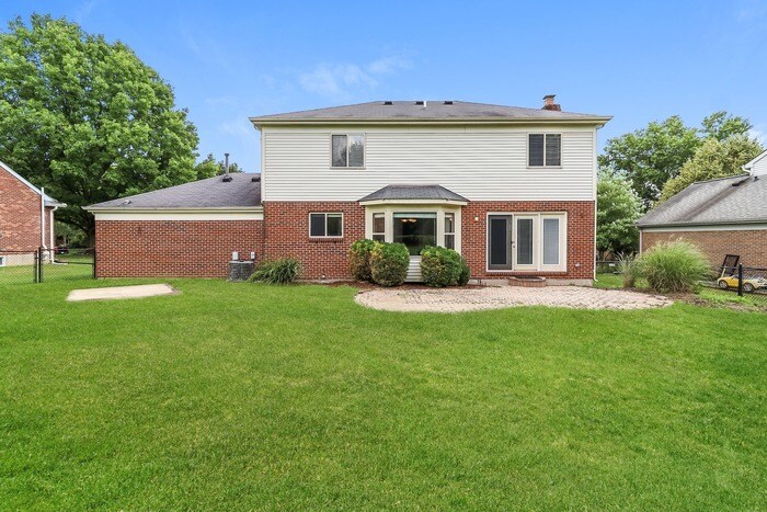 Building Photo - 8133 Rose Petal Dr