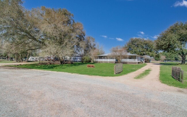 Building Photo - 15510 Cypress Garden Dr