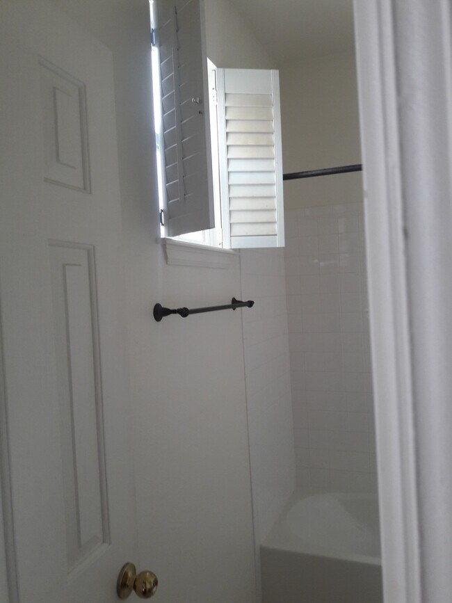 Building Photo - Stunning Highlands Ranch Townhome