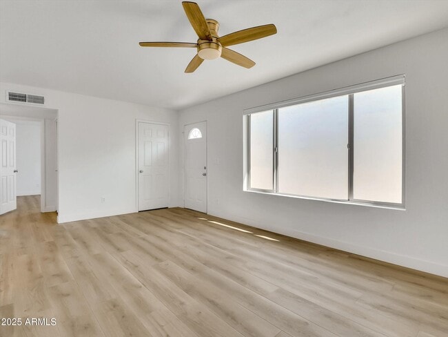 Building Photo - 429 W La Jolla Dr