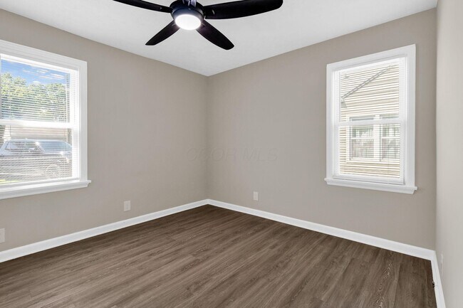 Building Photo - 1059 Lawrence Dr