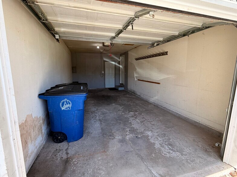 Building Photo - 2074 Marlee Ln