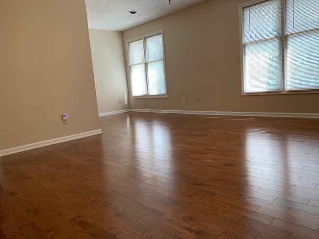 Building Photo - 3499 Lakeside Ct