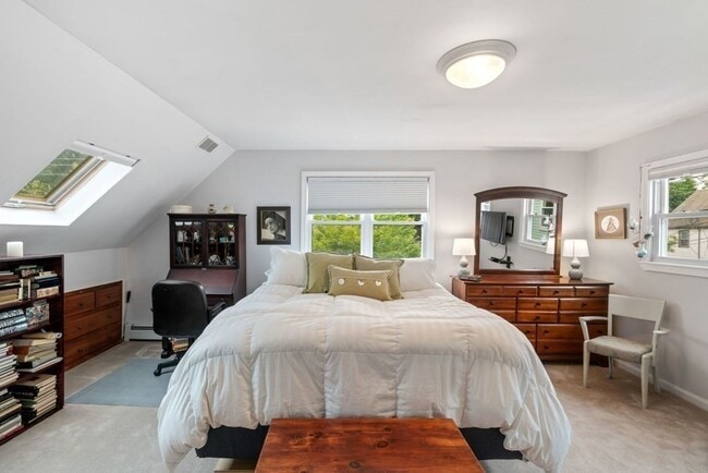 Building Photo - 45 Magoun St