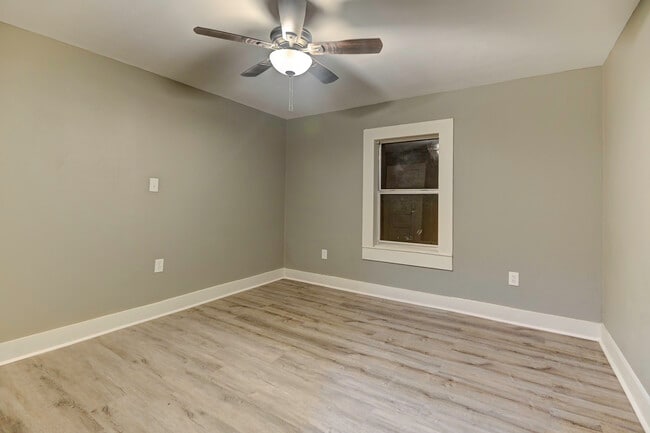 Building Photo - 140 N Commerce St