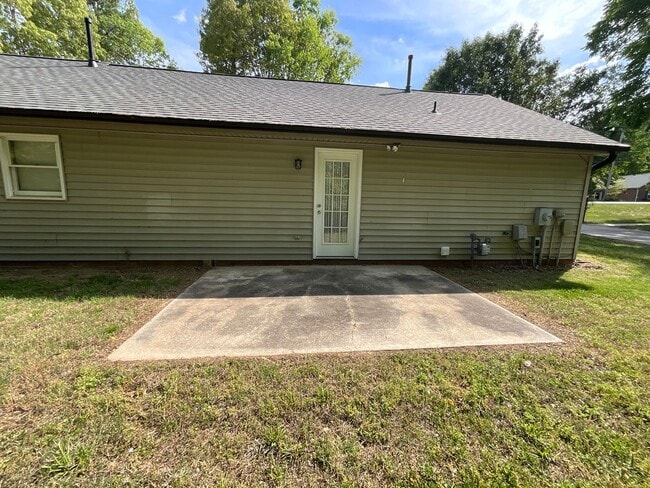 Building Photo - 2553 Old Mill Rd