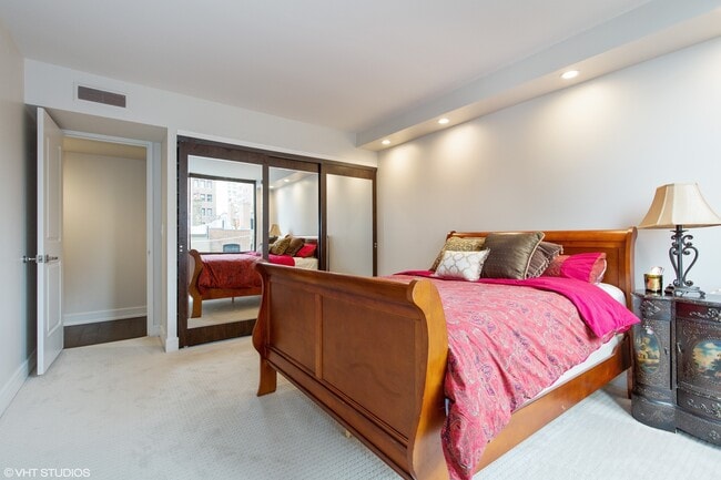 Building Photo - 100 E Bellevue Pl