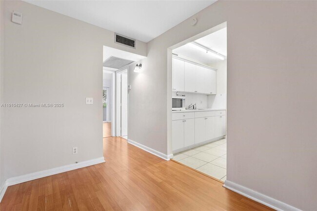 Building Photo - 800 SW 131st Ave