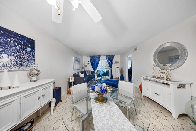 Building Photo - 19051 NE 2nd Ave