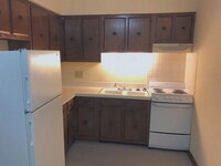 Building Photo - Spacious two bedroom and one bath apartment located minutes away from shopping and eateries.