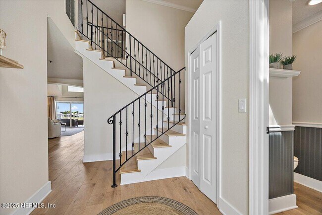 Building Photo - 332 Village Dr