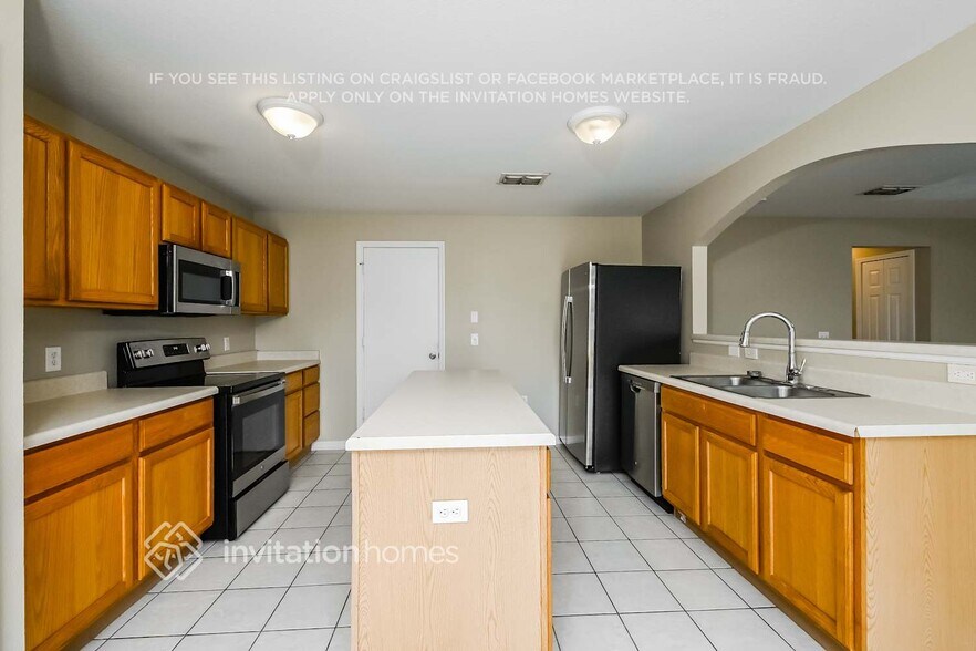 Building Photo - 931 Brenton Leaf Dr