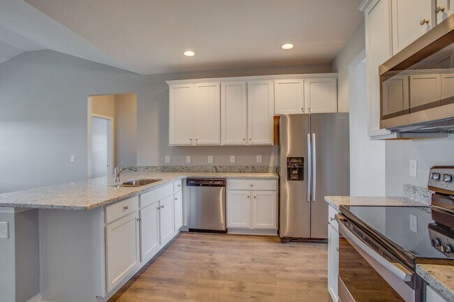 Building Photo - ***ASK ABOUT OUR FREE RENT SPECIAL (with a...