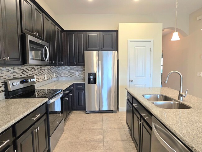 Building Photo - Charming 3-Bedroom Home