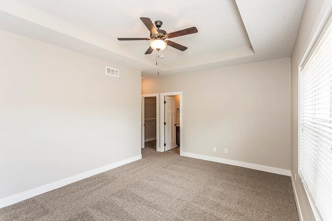 Building Photo - Spacious 4-Bedroom Home in Urbandale | Fin...