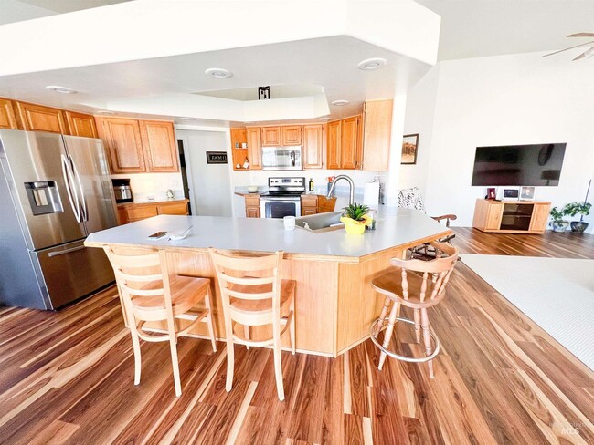 Building Photo - Fantastic 4 Bedroom Home with 3 Car Garage...