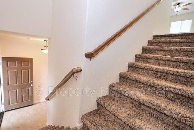 Building Photo - 9200 Rioja St