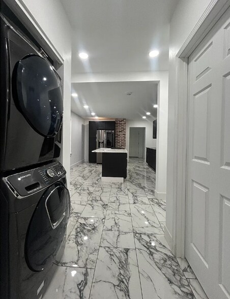 Building Photo - 94 Walnut St