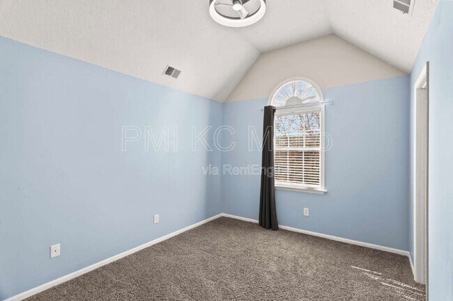 Building Photo - 824 SE 11 Terrace