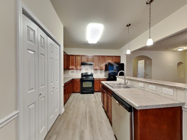 Building Photo - 118 Still Water Cir