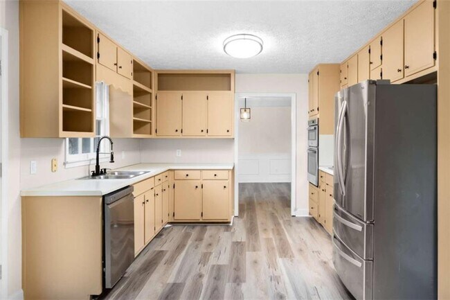 Building Photo - 2250 Ridge Forest Dr
