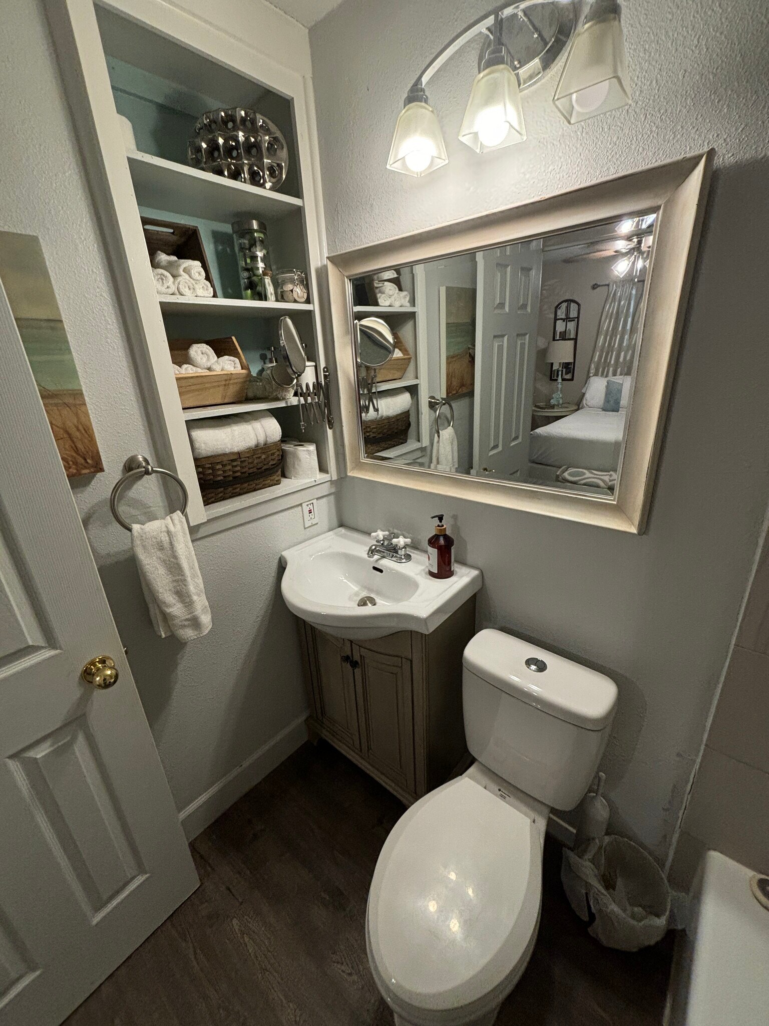 Building Photo - 501 W Lincoln Ave