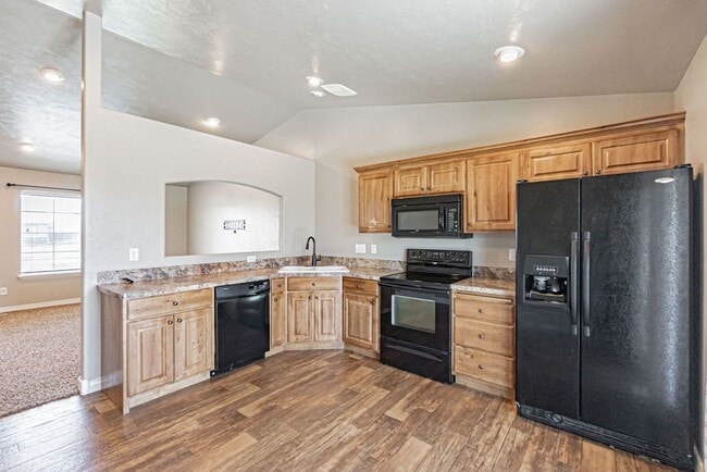 Building Photo - Charming 3-Bedroom Home with Garage on a S...