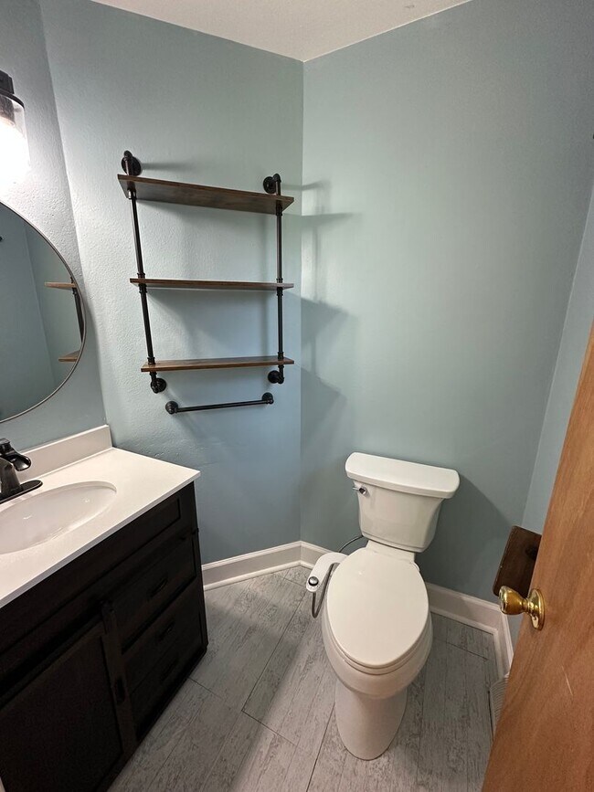 Building Photo - 3 BEDROOM, PLUS 2 BONUS ROOMS, 3 BATHROOM ...