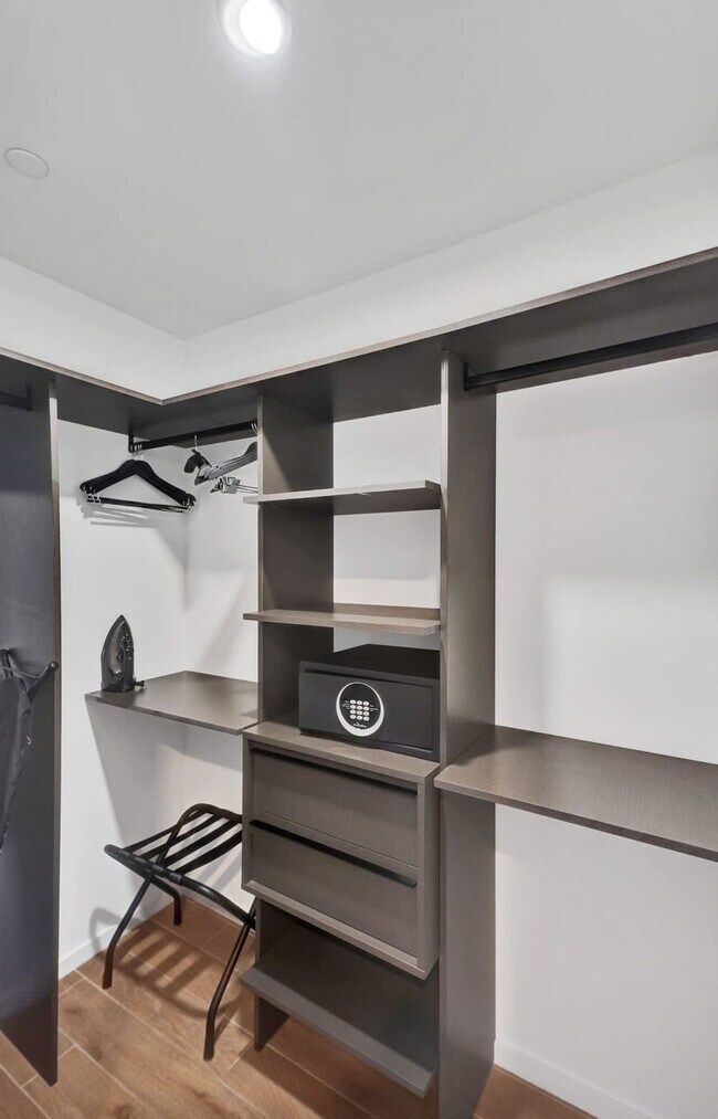 Building Photo - 398 NE 5th St