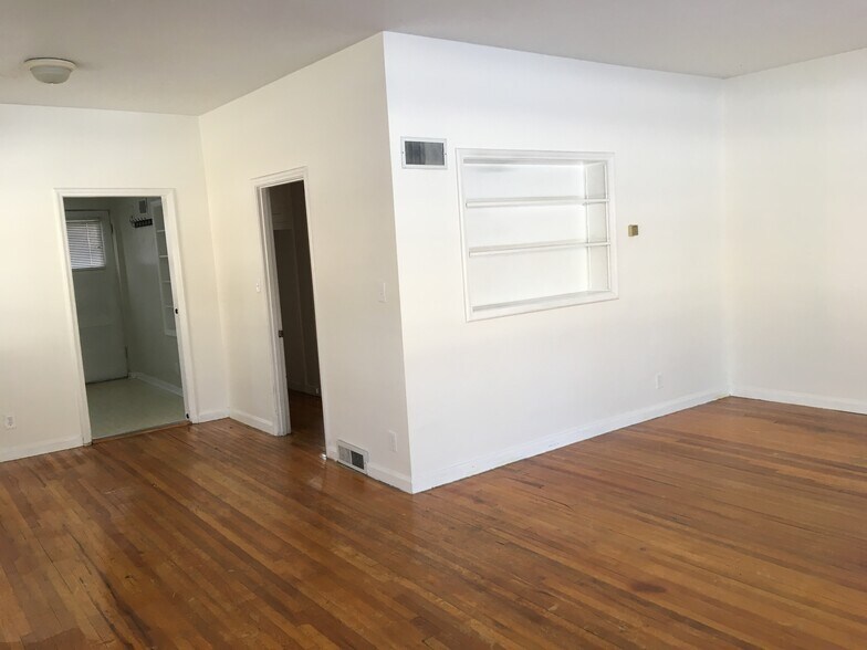 Living Room - 768 E 900 S