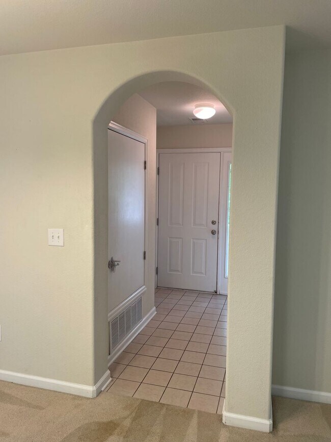 Building Photo - 2 bed/2 bath 2nd-floor condo in Lakeshores at Centerra.