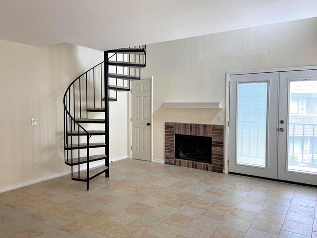 Building Photo - 11530 N May Ave