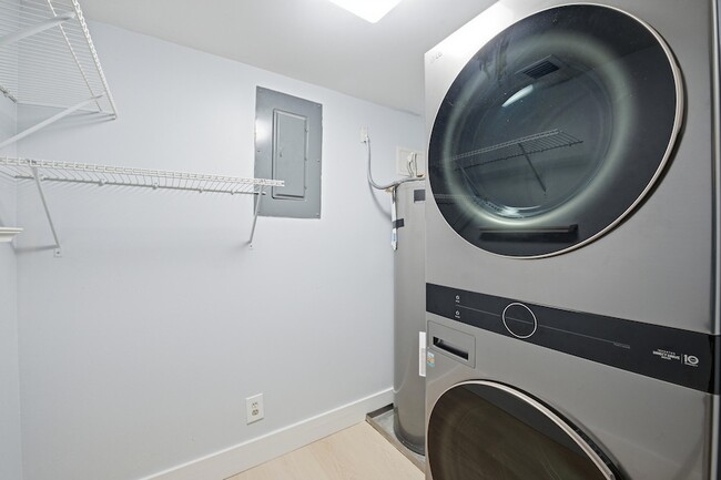 Building Photo - 2070 Homewood Blvd