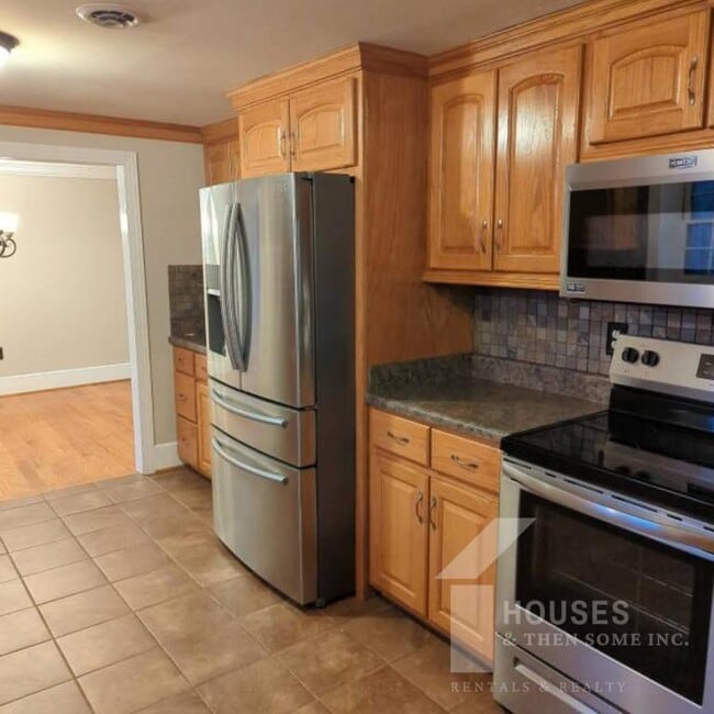 Building Photo - 443 Chastain Rd