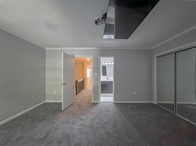 Building Photo - 2949 N Shamrock St