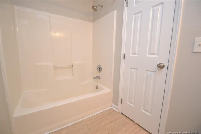 Building Photo - 712 Penncross Dr